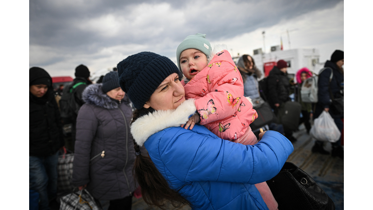 TOPSHOT-ROMANIA-UKRAINE-RUSSIA-CONFLICT-REFUGEES