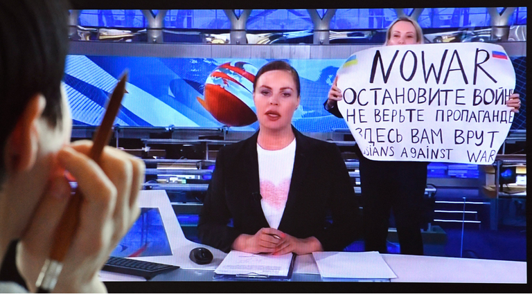 RUSSIA-UKRAINE-CONFLICT-TV-PROTEST