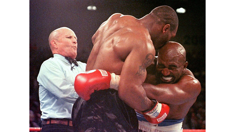 BOX-TYSON-HOLYFIELD-BITE 2