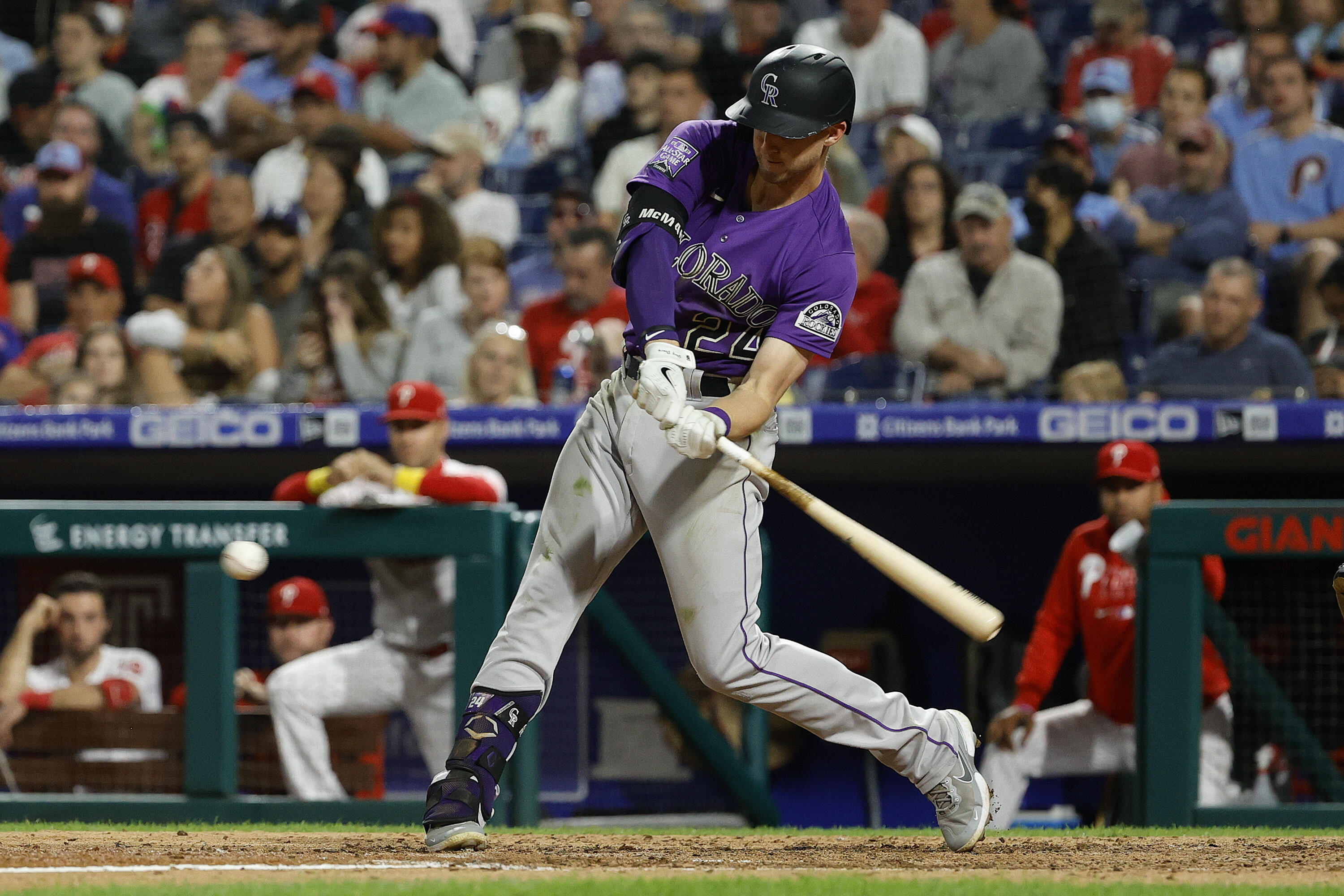 Colorado Rockies agree to minor league contract with first baseman