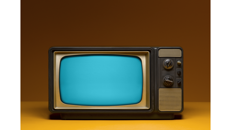 VIntage TV with HDTV Screen Dimensions