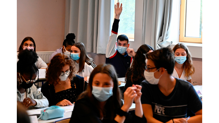 FRANCE-EDUCATION-HEALTH-VIRUS