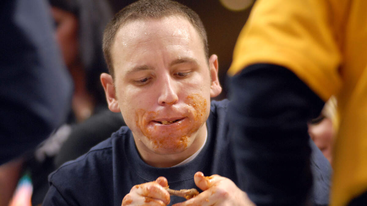 AUDIO Competitive Eater Joey Chestnut Talks Wings, Weight, & Chipped