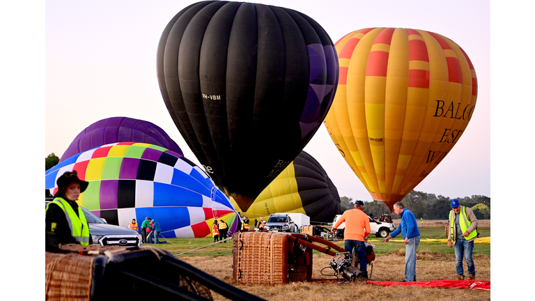 Hot Air Balloons Take To Skies For King Valley Balloon Fiesta
