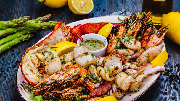 This Restaurant Serves The Best Seafood In Ohio 