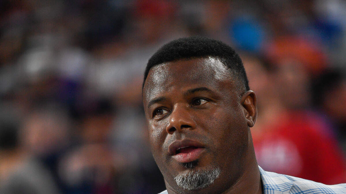 Look: Ken Griffey Jr.'s Impressive Zoom Background Shows Off Gold