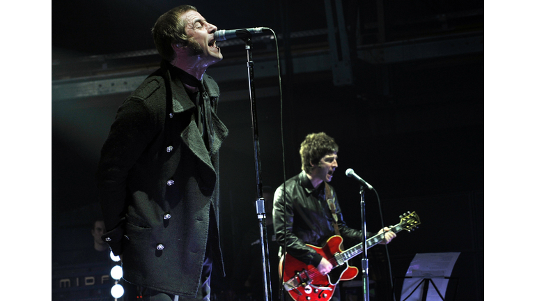 Liam and Noel Gallagher (R) of the band