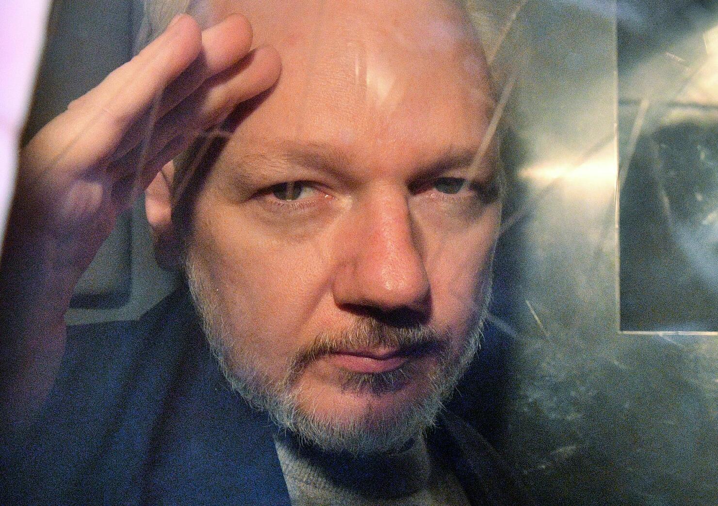 TOPSHOT-BRITAIN-US-ECUADOR-AUSTRALIA-DIPLOMACY-COURT-ASSANGE