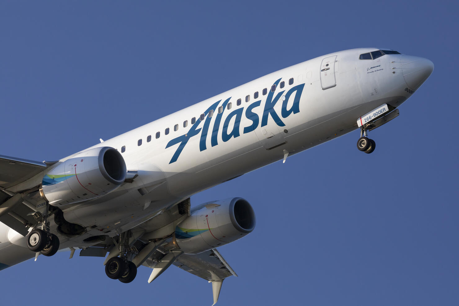 Alaska Airlines 737.