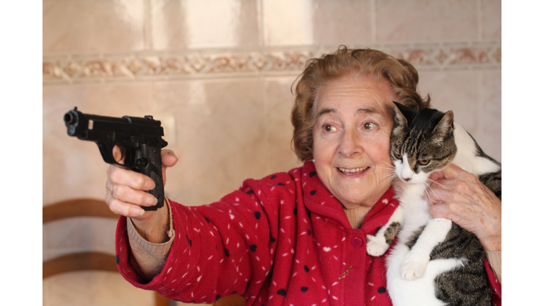 Hilarious lady protecting her cat