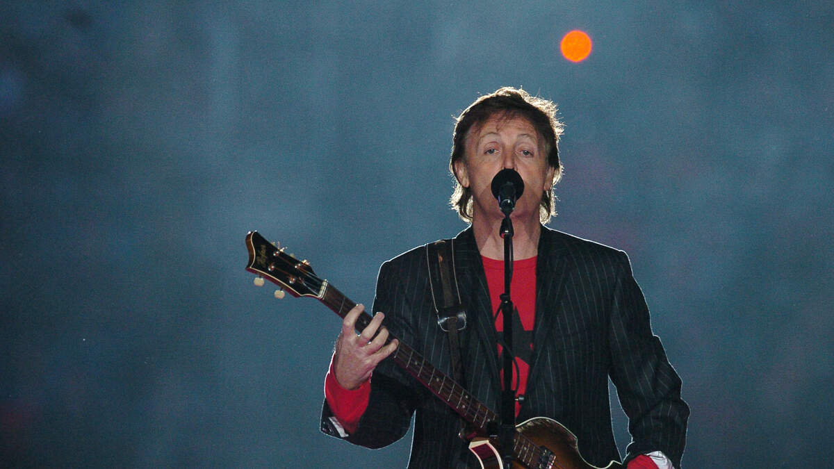 Paul McCartney Does “Duet” With John Lennon At Tour Kickoff B101