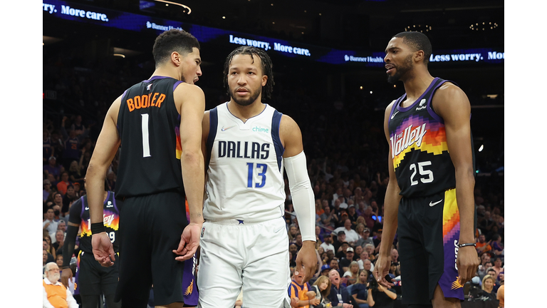 Dallas Mavericks v Phoenix Suns - Game One