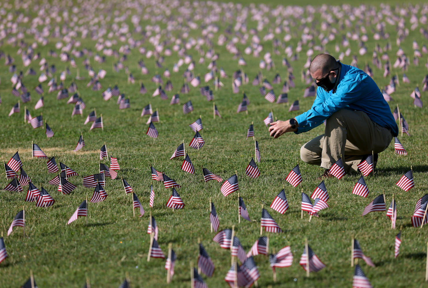 200,000 American Flags Installed On National Mall To Memorialize 200,000 COVID-19 Deaths