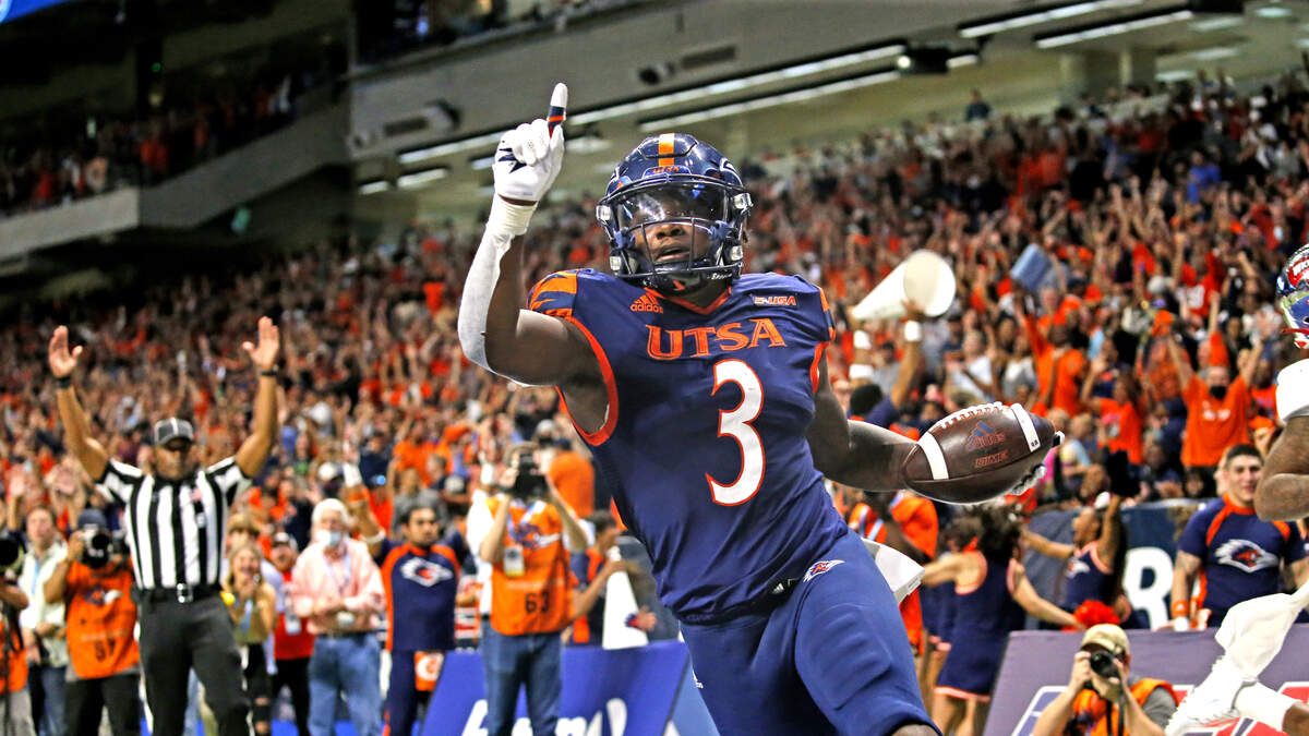 UTSA running back Sincere McCormick signs with Las Vegas Raiders