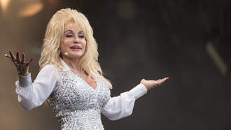 Dolly Parton to Star in New TikTok Musical About Taco Bell Mexican Pizza