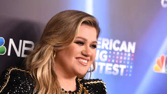 Kelly Clarkson's Ex Thinks She's Spying On Him