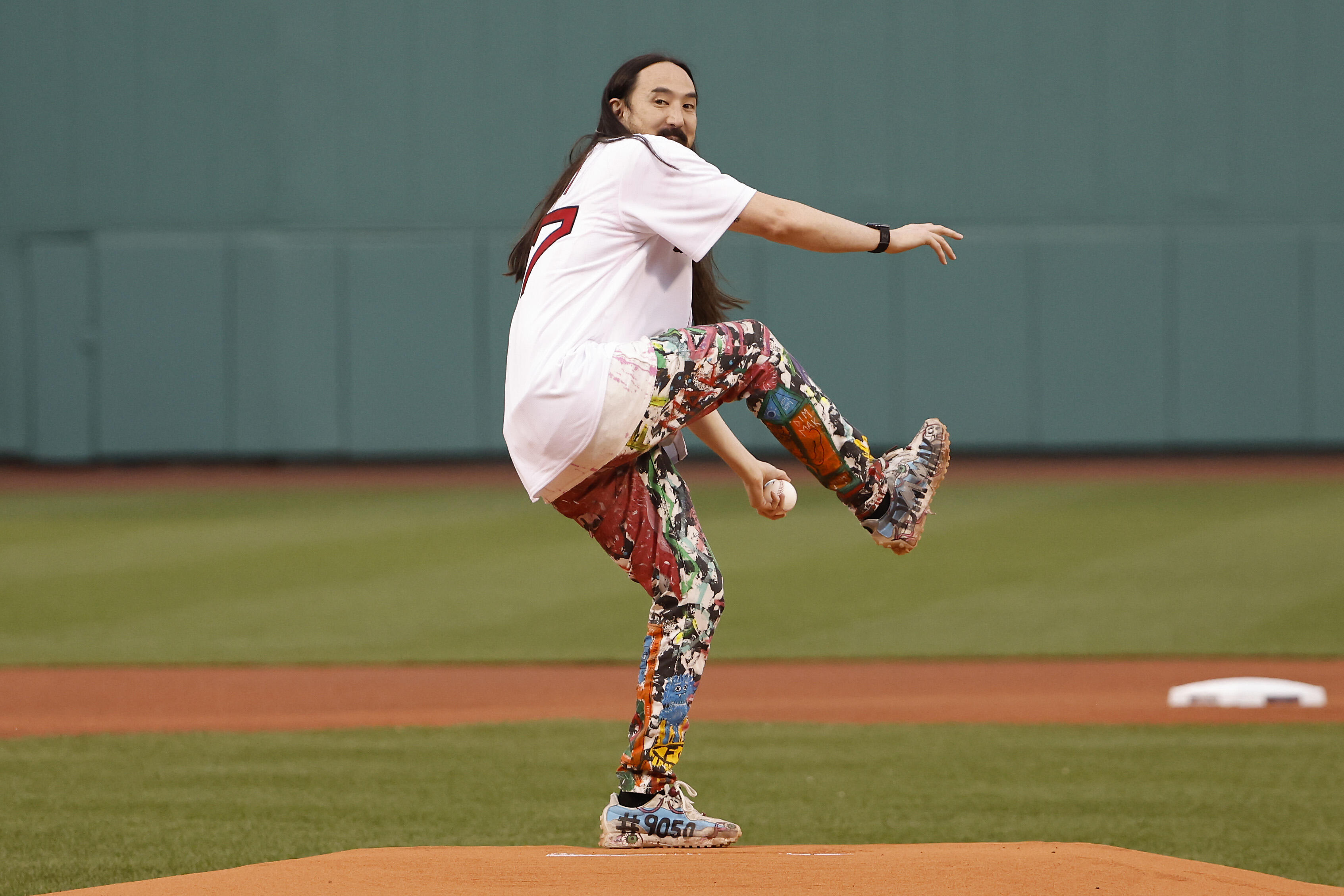 Sports: DJ Steve Aoki's Terrible First Pitch At Last Night's Astros Game