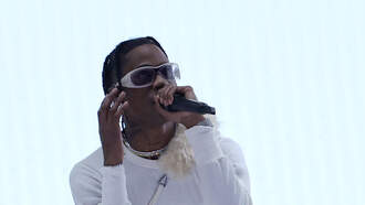 #TrendingTopics - Big Bucks From Travis - Cardi's Diaper Changing Tutorial