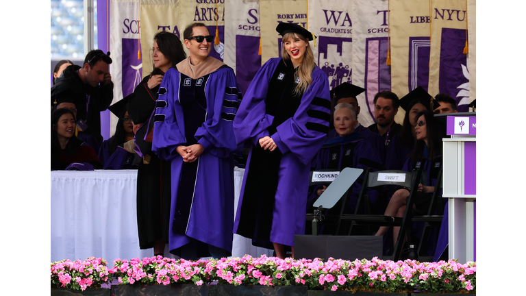 Taylor Swift Delivers New York University 2022 Commencement Address