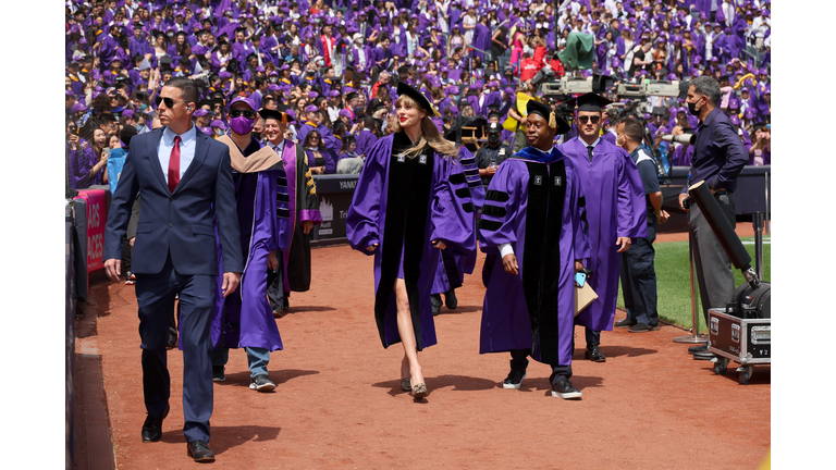 Taylor Swift Delivers New York University 2022 Commencement Address