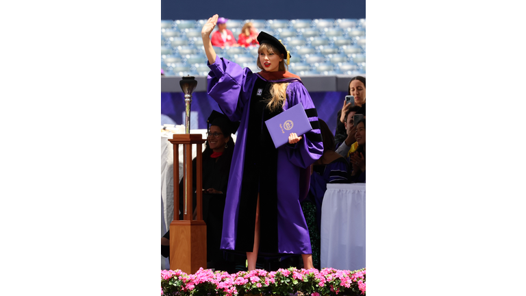 Taylor Swift Delivers New York University 2022 Commencement Address