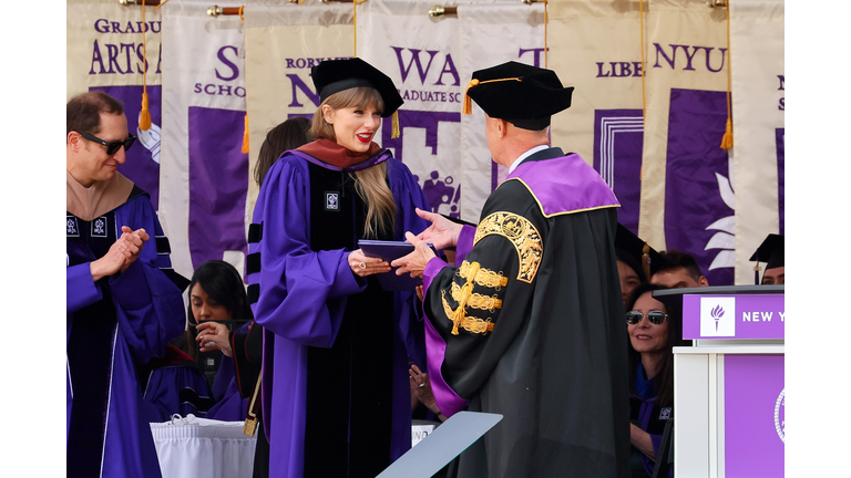 Taylor Swift Delivers New York University 2022 Commencement Address