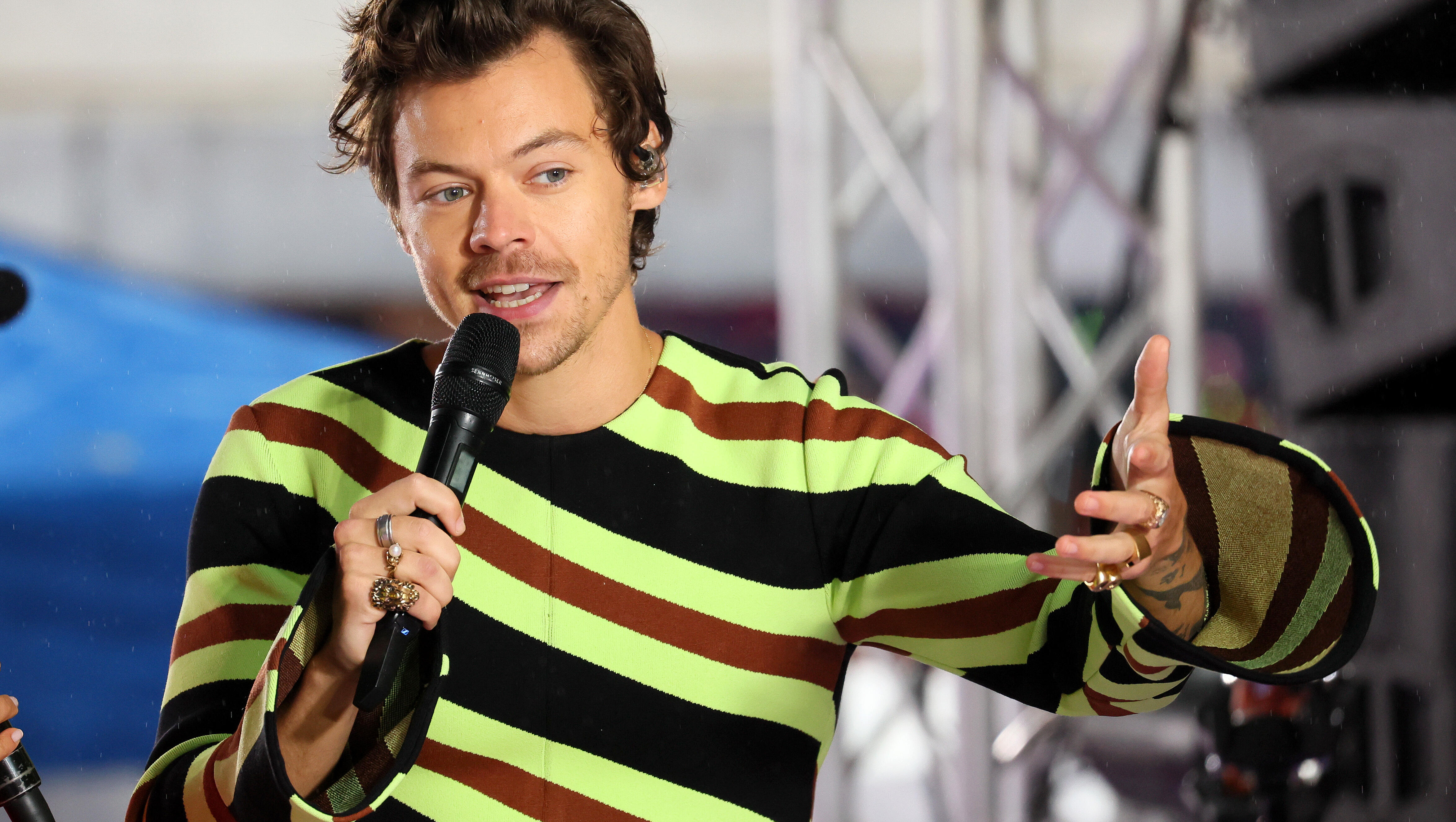 Fans Help Harry Styles Get His Lion Ring Back That He Lost At Coachella