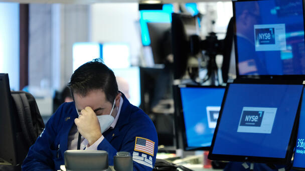 S&P 500 Falls Into Bear Market As Stocks Continue To Tumble