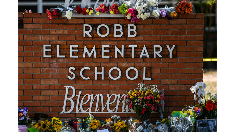 US-SCHOOL-CRIME-TEXAS-SHOOTING-WEAPONS