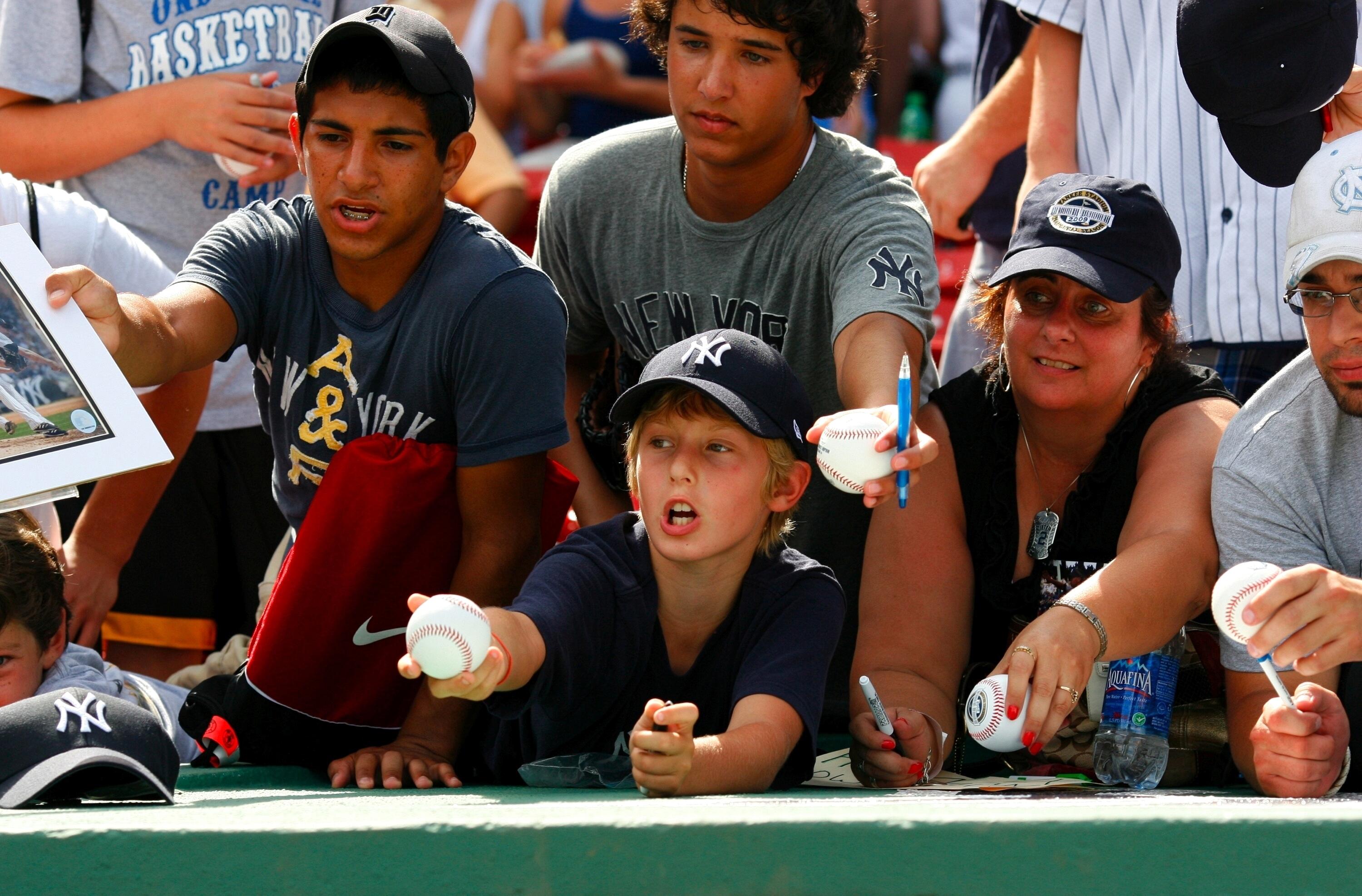 Yankees fan steals Aaron Judge ball out of little kid's glove