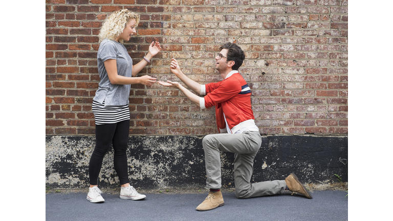 Man proposing to woman