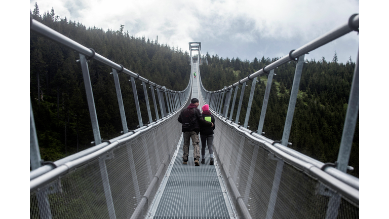 CZECH-ARCHITECTURE-BRIDGE-SKY BRIDGE 721