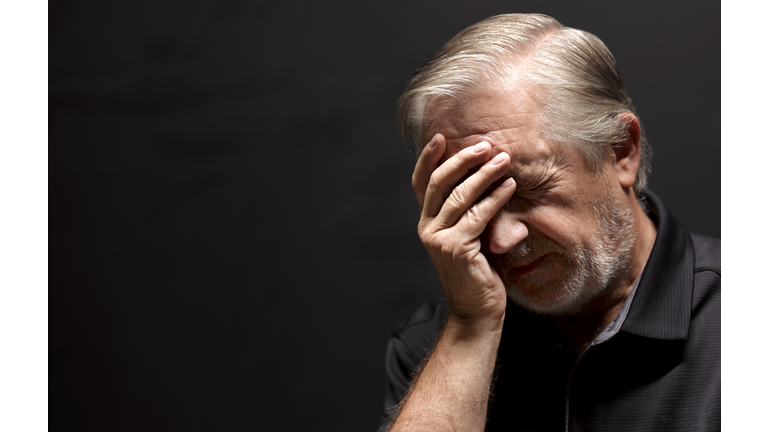 SENIOR MAN WITH HEADACHE AMNESIA