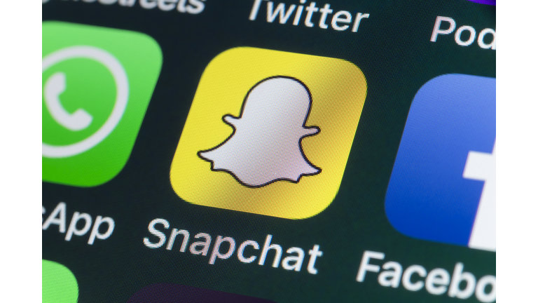 Snapchat, Facebook, Whatsapp and other phone Apps on iPhone screen