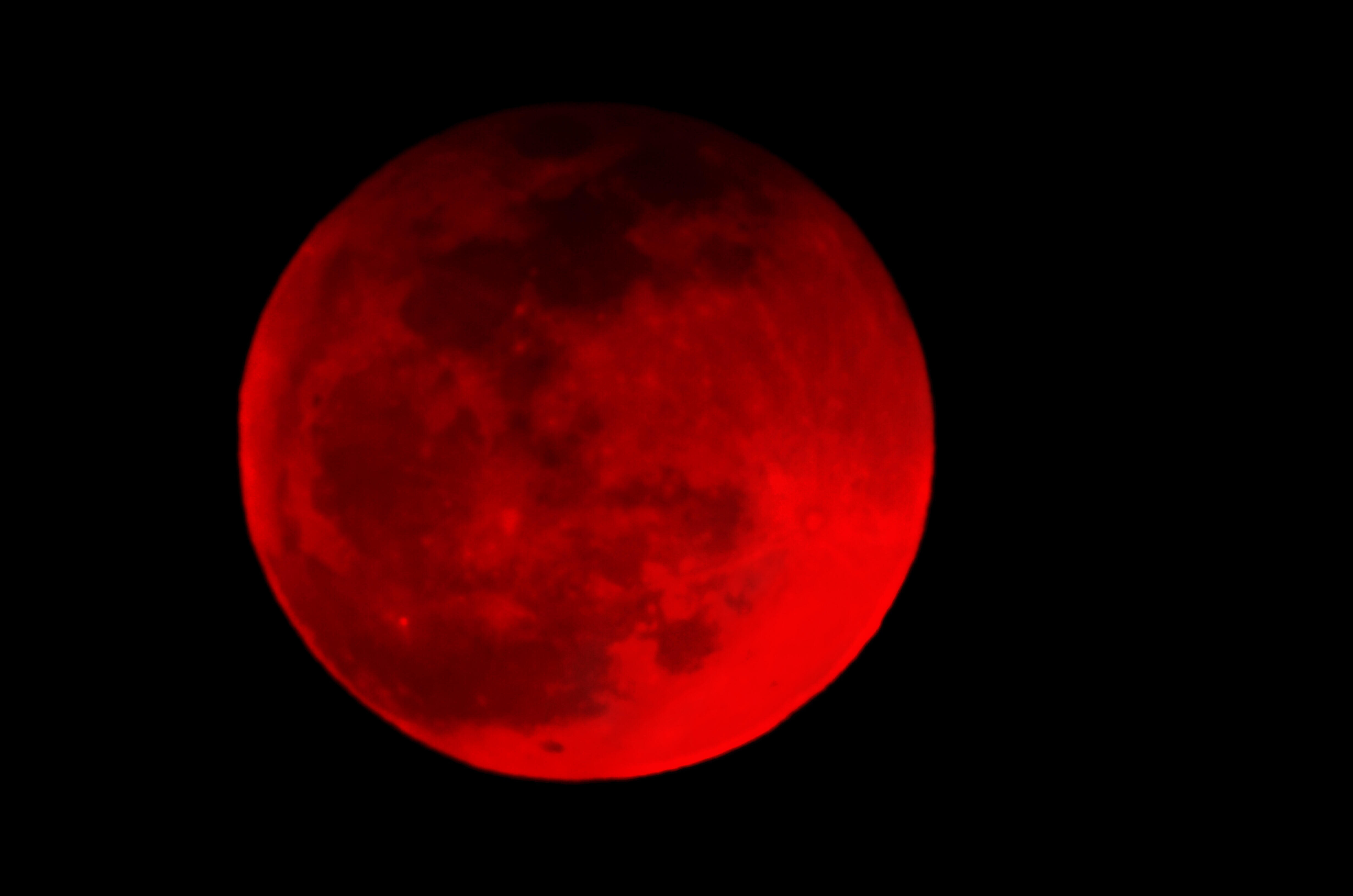 Кровавая луна remnant. Moon Eclipse 2021. Лунное затмение Кровавая Луна. Лунное затмение 19 ноября 2021. Кровавое суперлуние 2022.