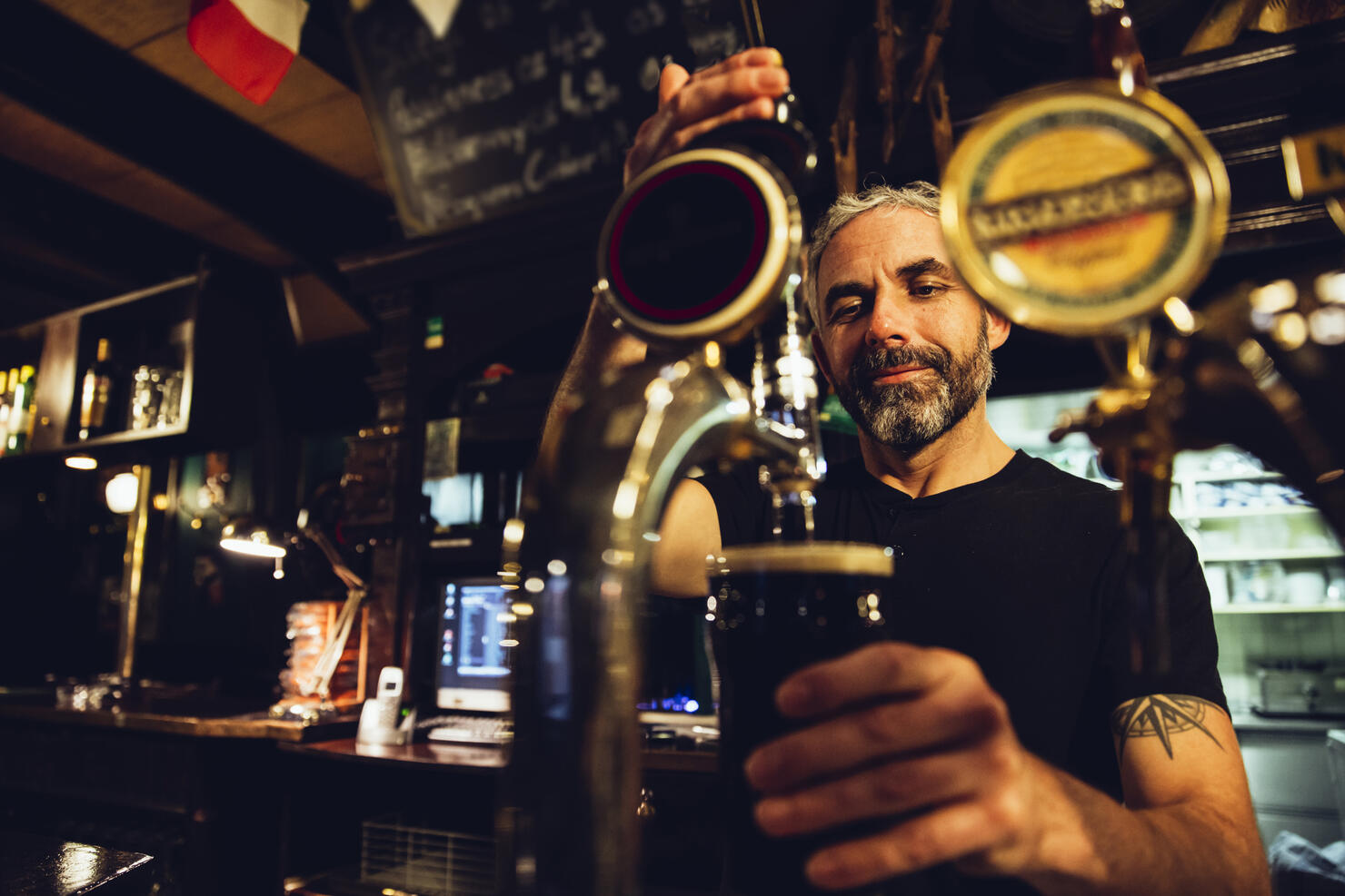 Man tapping beer in an Irish pub