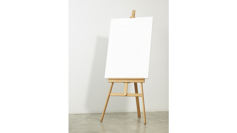 Easel with vertical canvas