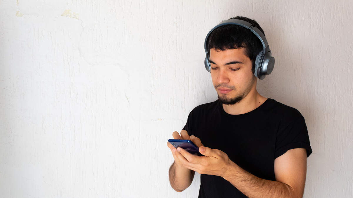 Company to pay one person $1,100 to listen to breakup songs