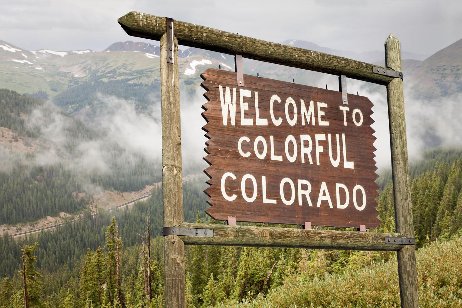 Colorado welcome road sign