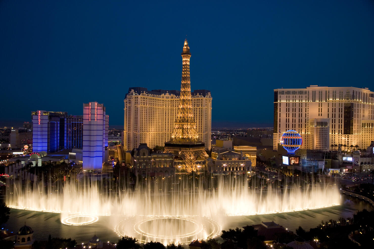 USA, Las Vegas, Nevada, view of Bellagio Fountain, Bally's and Paris Casinos