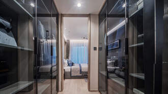 The Flex of The Decade, Chris Brown's Walk In Department Store Closet