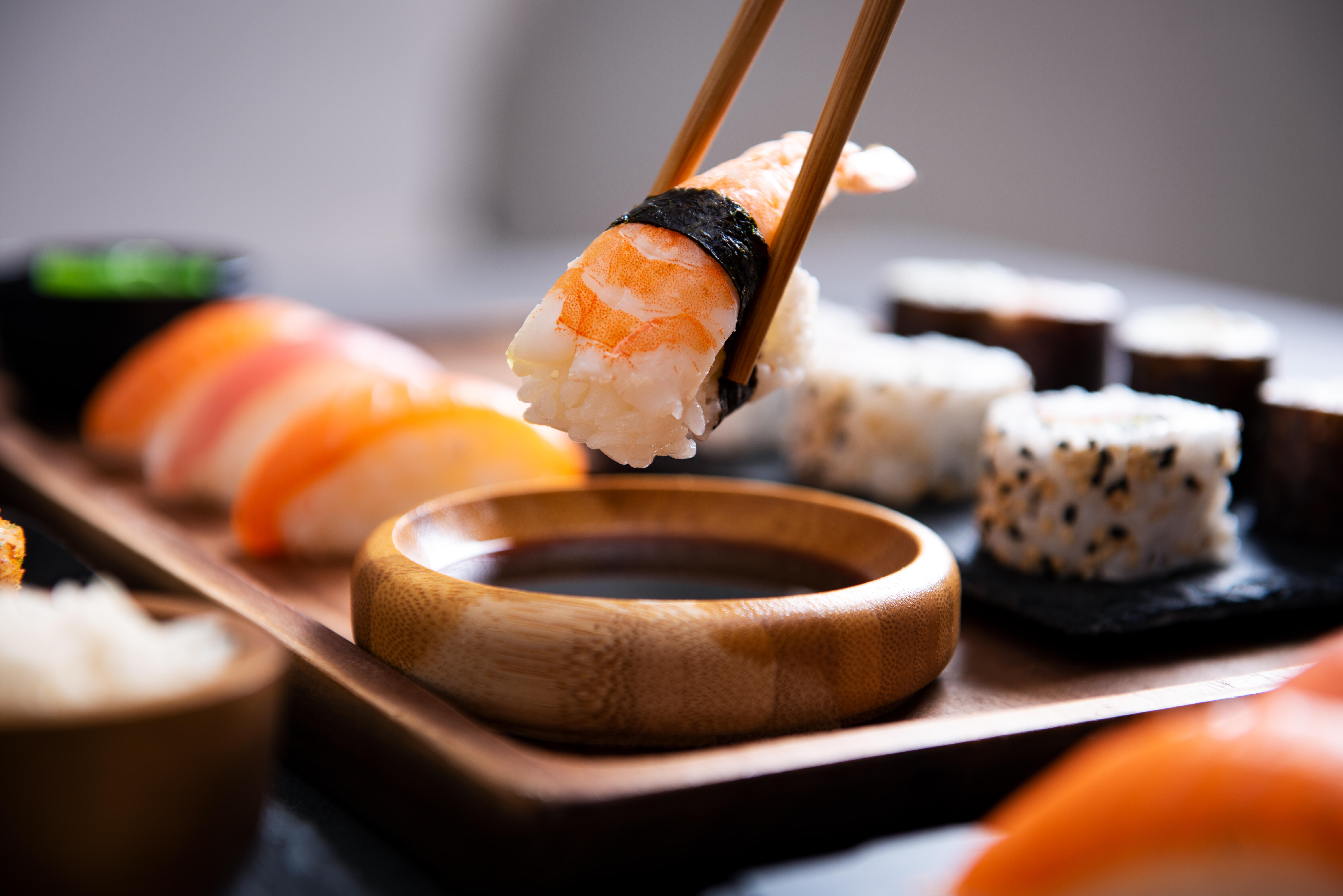 Sushi. Wasabi sushi & Bento. Красивые роллы. Палочки для суши. Роллы красиво.