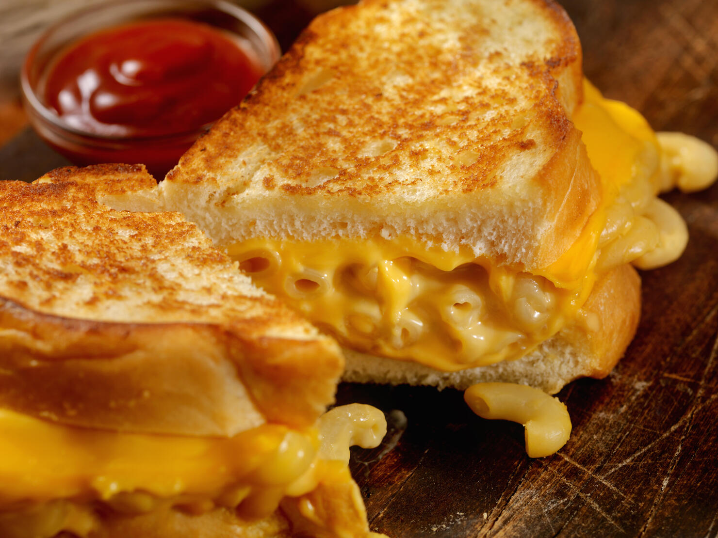 Grilled Macaroni and Cheese Sandwich