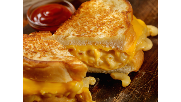 Grilled Macaroni and Cheese Sandwich