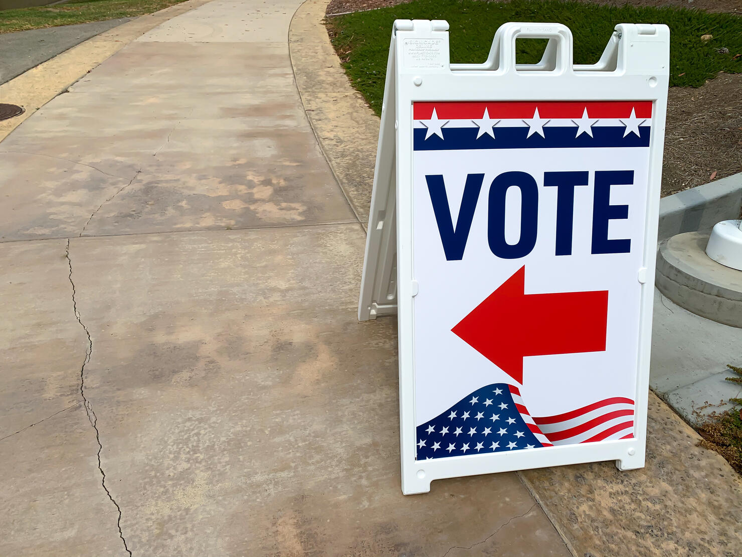 “VOTE” directional sign