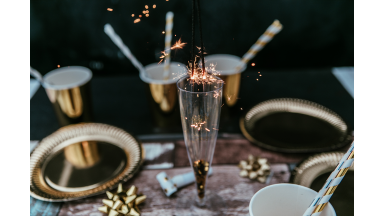 new years eve table with sparky lights