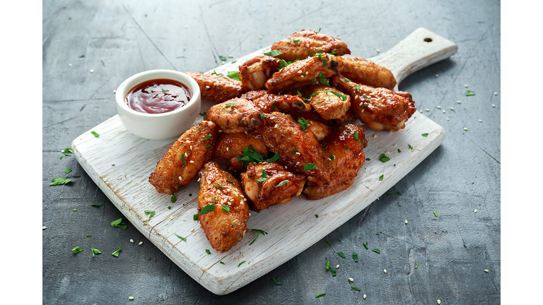 Baked chicken wings with sesame seeds and sweet chili sauce