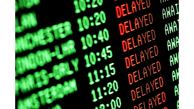 flight delays - delayed departures / arrivals screen