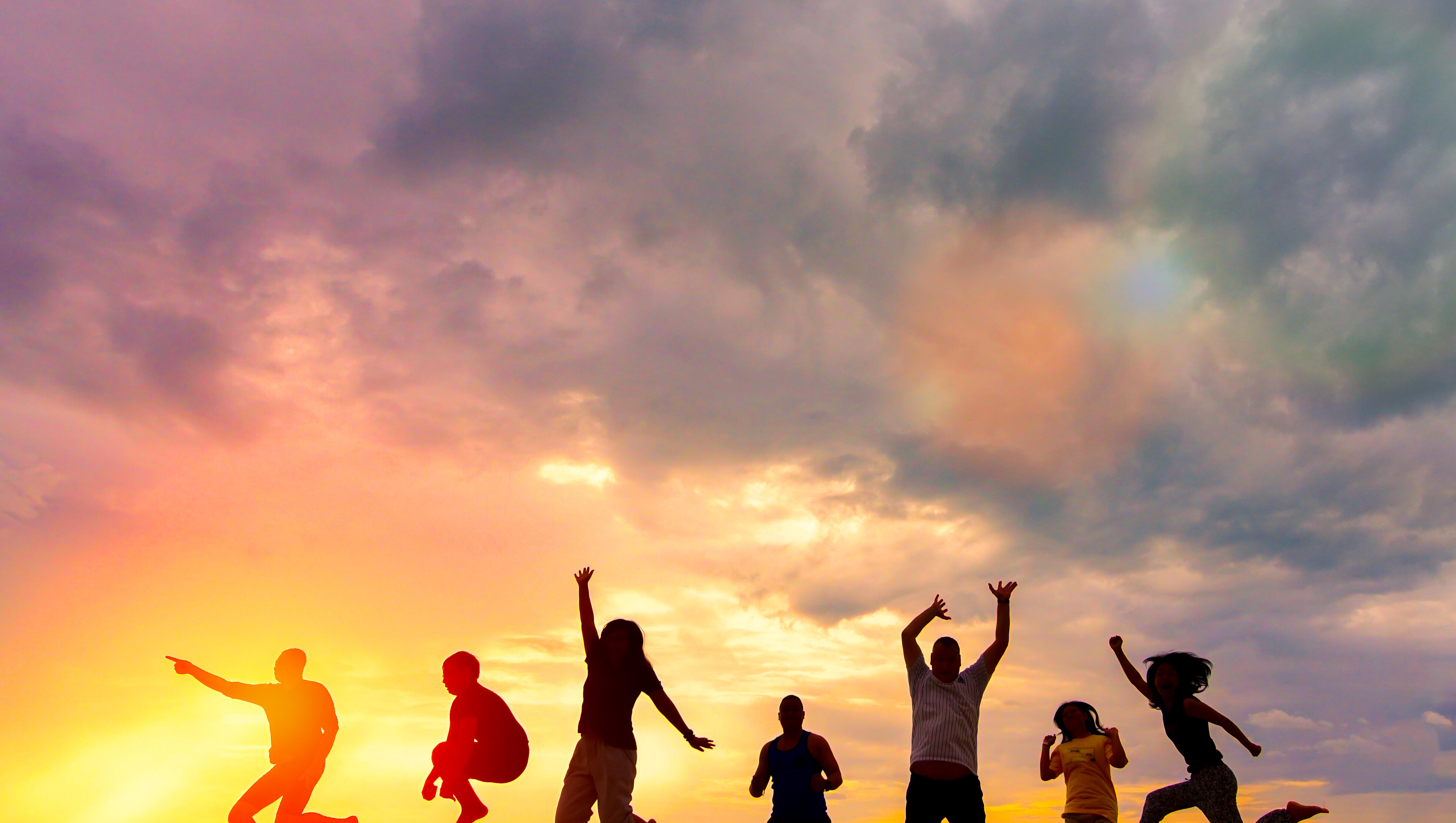 TikTok’s Morning Jump Trend Claims Big Benefits, Doctors Weigh In