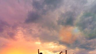 TikTok’s Morning Jump Trend Claims Big Benefits, Doctors Weigh In